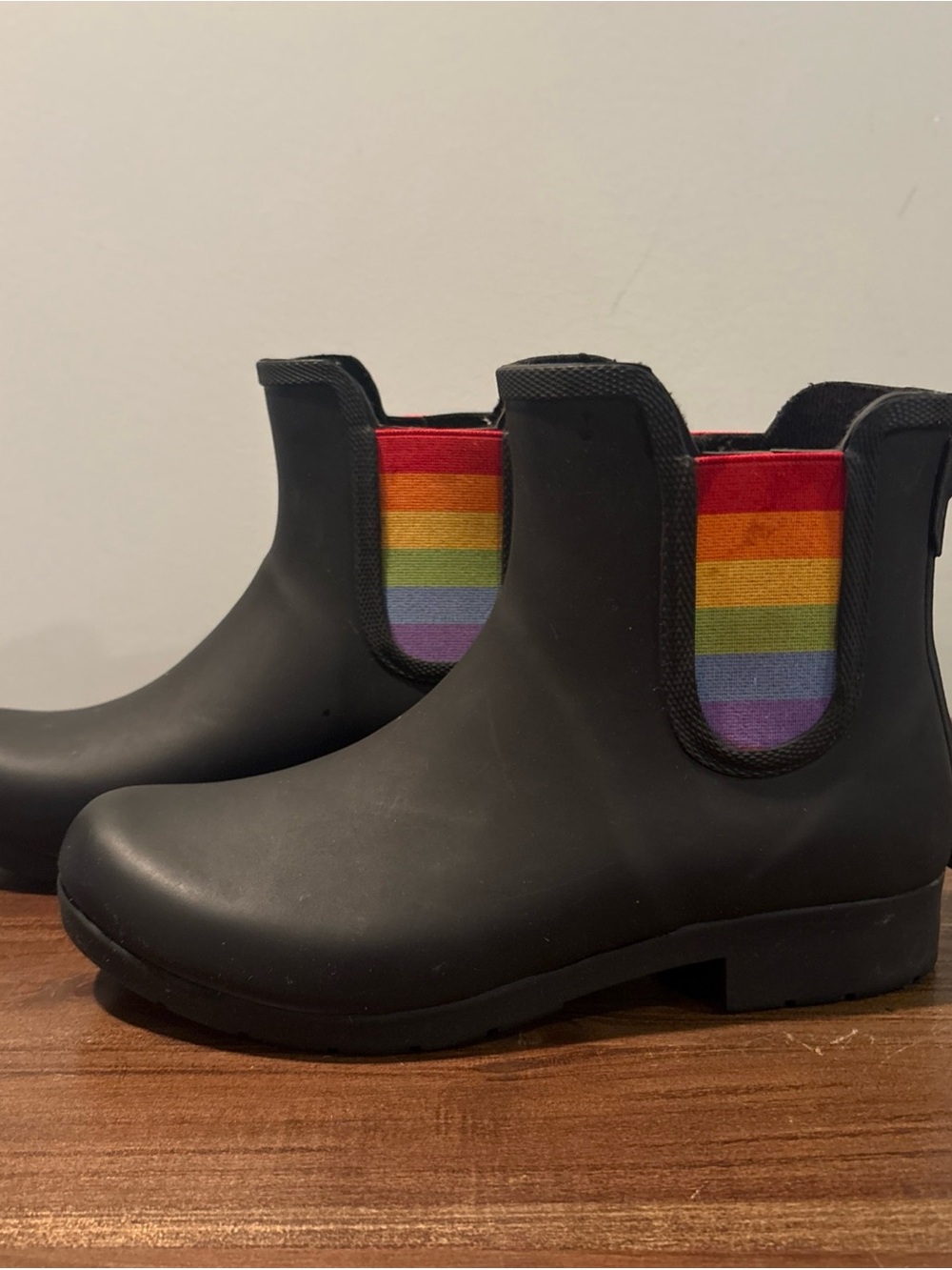chooka Black Chelsea Rain Boots with Rainbow Elastic Panels